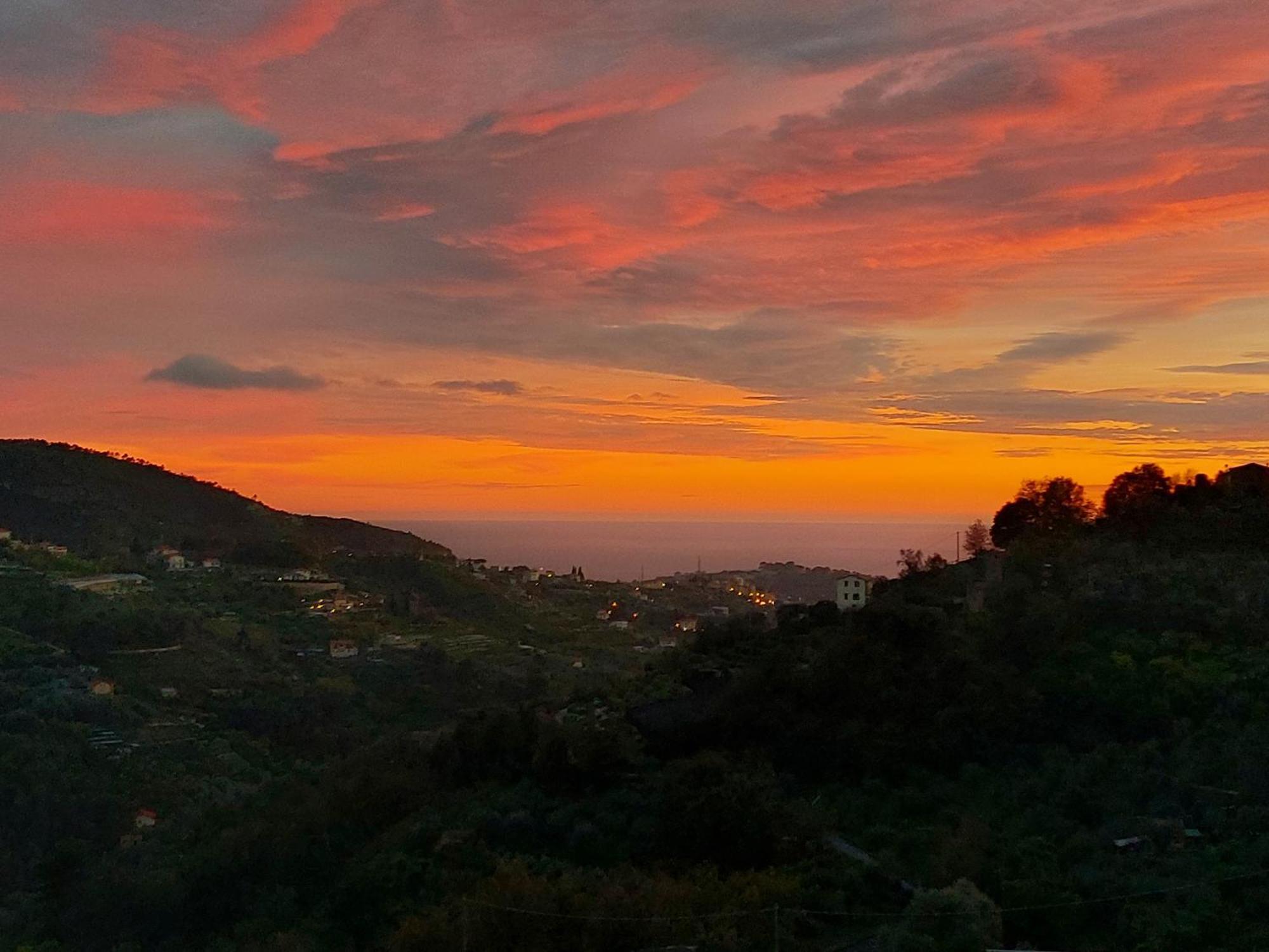 Il Nido Del Viaggiatore Vallebona Exterior foto